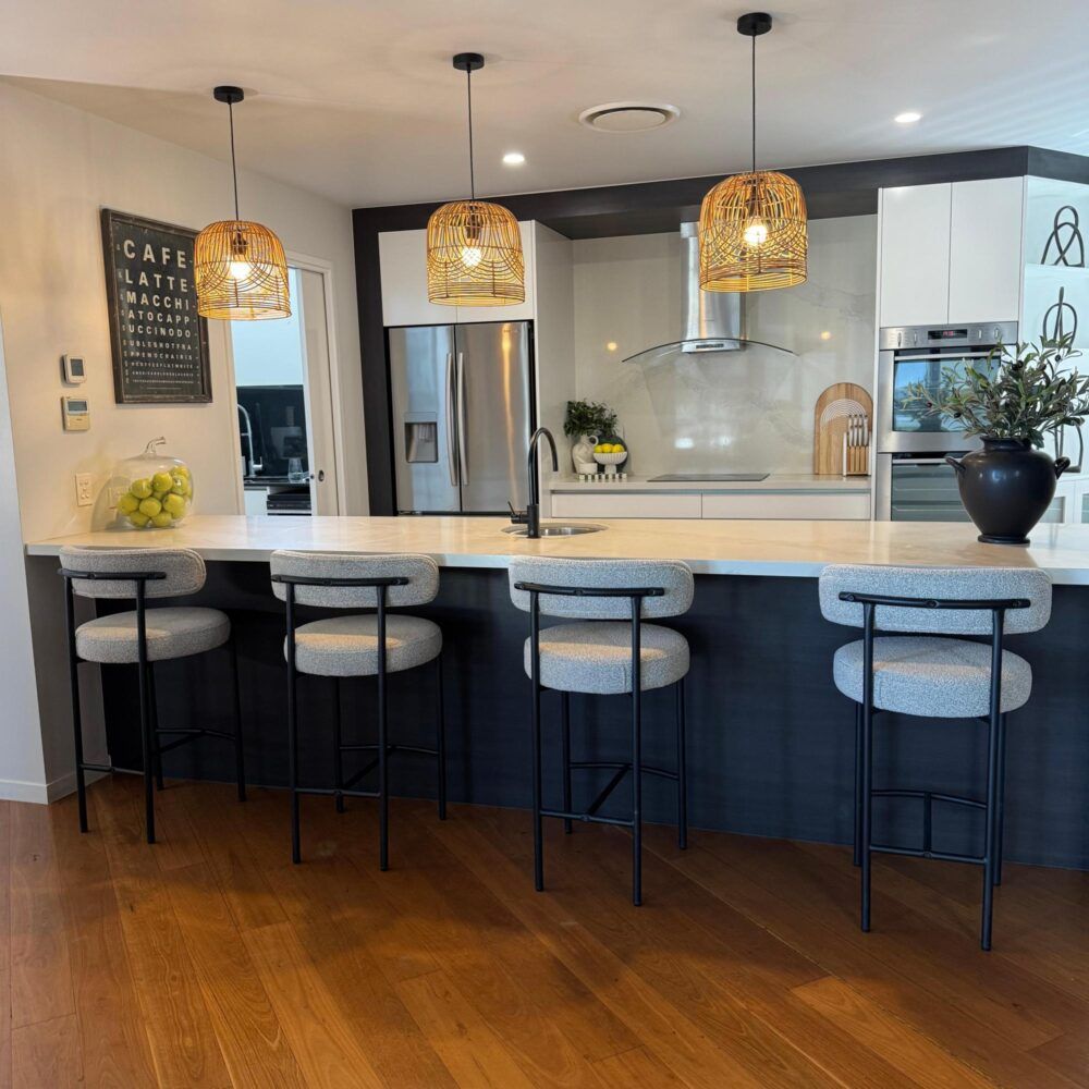 Modern kitchen with a island and bar stools